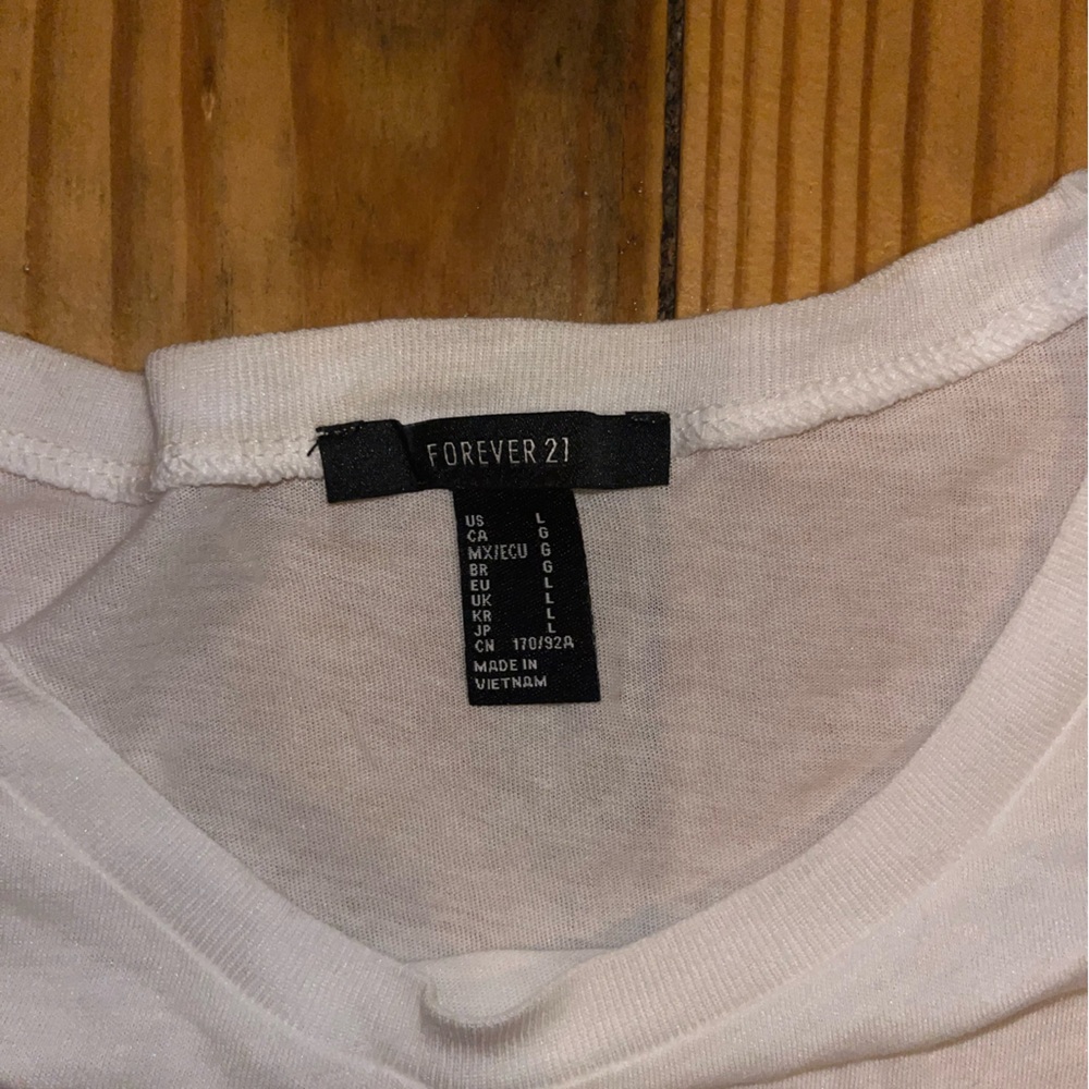 Basic white tee - Picture 3 of 3